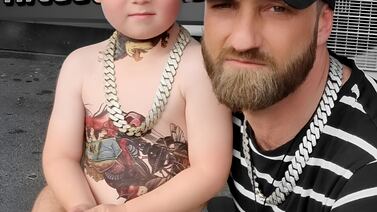 VIRAL: Artista neozelandés tatúa a niños y desata controversia