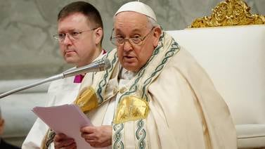 Papa Francisco pide prohibir el vientre de alquiler