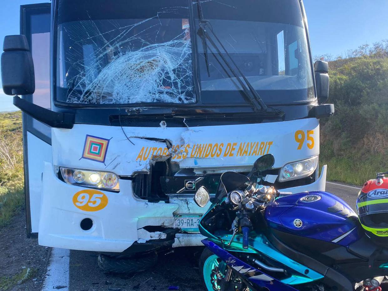 Camión de pasajeros atropella a grupo de motociclistas, uno falleció