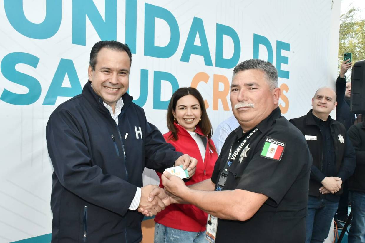 El alcalde Antonio Astiazarán benefició a elementos de la Policía
Municipal comisionados en el poblado Miguel Alemán.