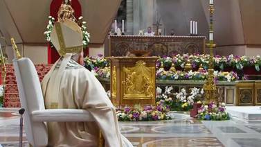 Papa Francisco preside la Vigilia Pascual en basílica de San Pedro