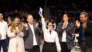Alfonso Durazo entrega becas a más de 4 mil estudiantes universitarios en Hermosillo