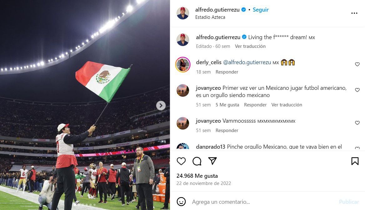 Alberto Gutiérrez ondea la Bandera de México durante el juego de la NFL en el Estadio Azteca. | Instagram @alfredo.gutierrezu
