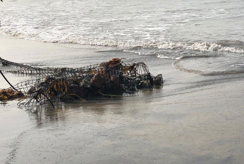 Hace un año, se montaron los gaviones frente al club de playa, pero éstos fueron sumergiéndose con el paso de los meses y ahora ya se encuentran a ras de la arena .