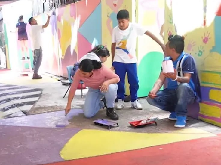“Más arte y menos propaganda”: vecinos de Tepito transforman carteles de campaña en arte urbano