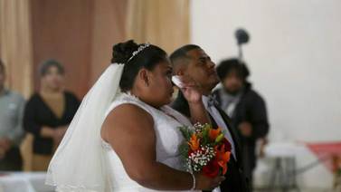 Pareja hondureña de la Caravana Migrante contrae matrimonio en Tijuana