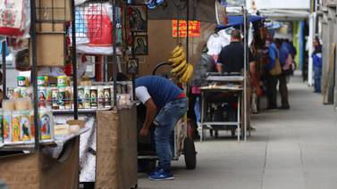 Revalidan permisos 21 mil comerciantes ambulantes y de sobrerruedas en Tijuana