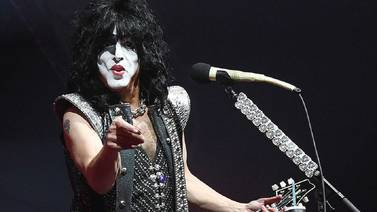 Paul Stanley, vocalista de Kiss, da positivo a Covid-19; la banda pospone su tour