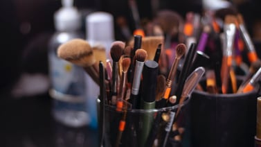 Descubre por qué debes limpiar tus brochas de maquillaje regularmente