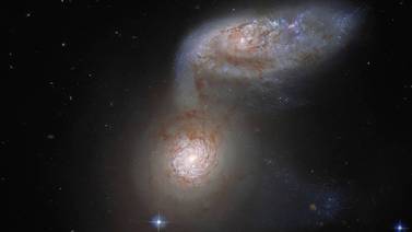 Hubble capta la "danza" de dos galaxias en proceso de fusión