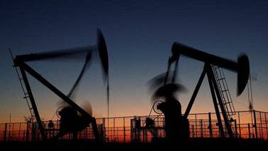 ¿Por qué el petróleo alcanzo un máximo de más de siete años?