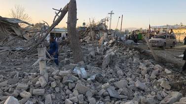 Explosión de camión deja 20 muertos y 60 heridos en Afganistán