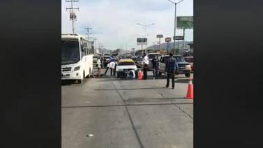 VIDEO: Muere ciclista al chocar con camión urbano y tráiler en bulevar Solidaridad