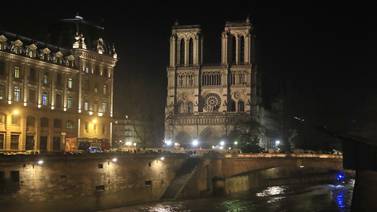 Recuerda incendio de Notre Dame peligro del plomo