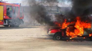 Consume incendio pick up en Hermosillo, declaran pérdida total