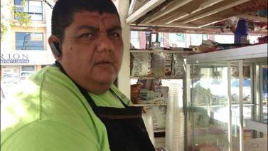 Cumple tres décadas de vender picos de gallo en Guaymas