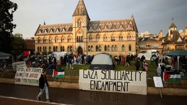 Estudiantes muestran solidaridad con Palestina en protestas en las universidades históricas de Inglaterra