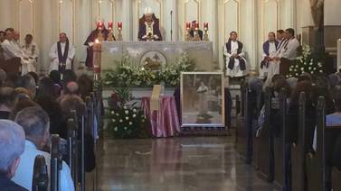 Ofician misa en memoria del padre Alberto Arellano