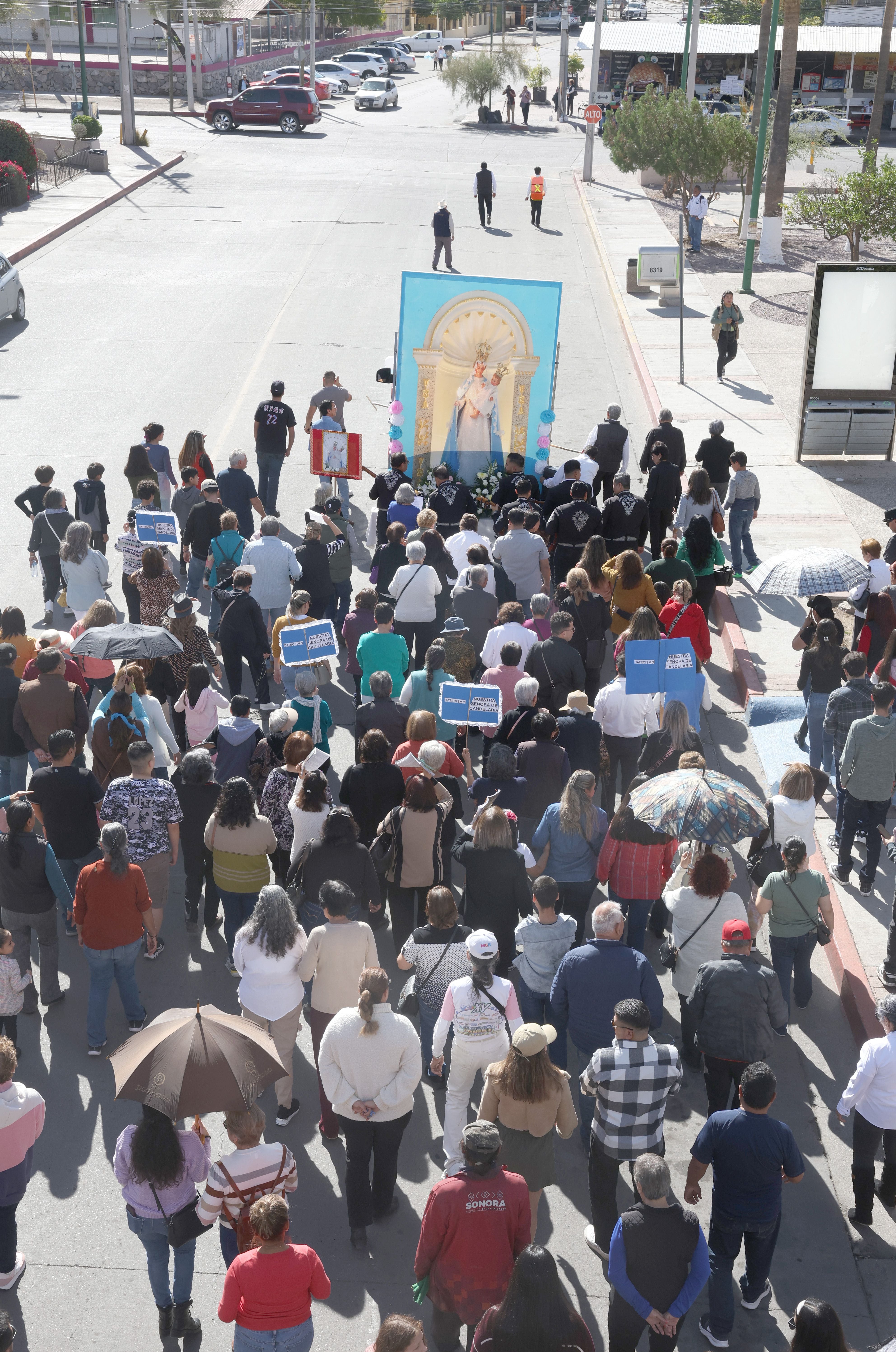 Decenas de fieles realizaron el recorrido para marcar el inicio de las celebraciones por el Día de la Candelaria. FOTOS: TEODORO BORBÓN