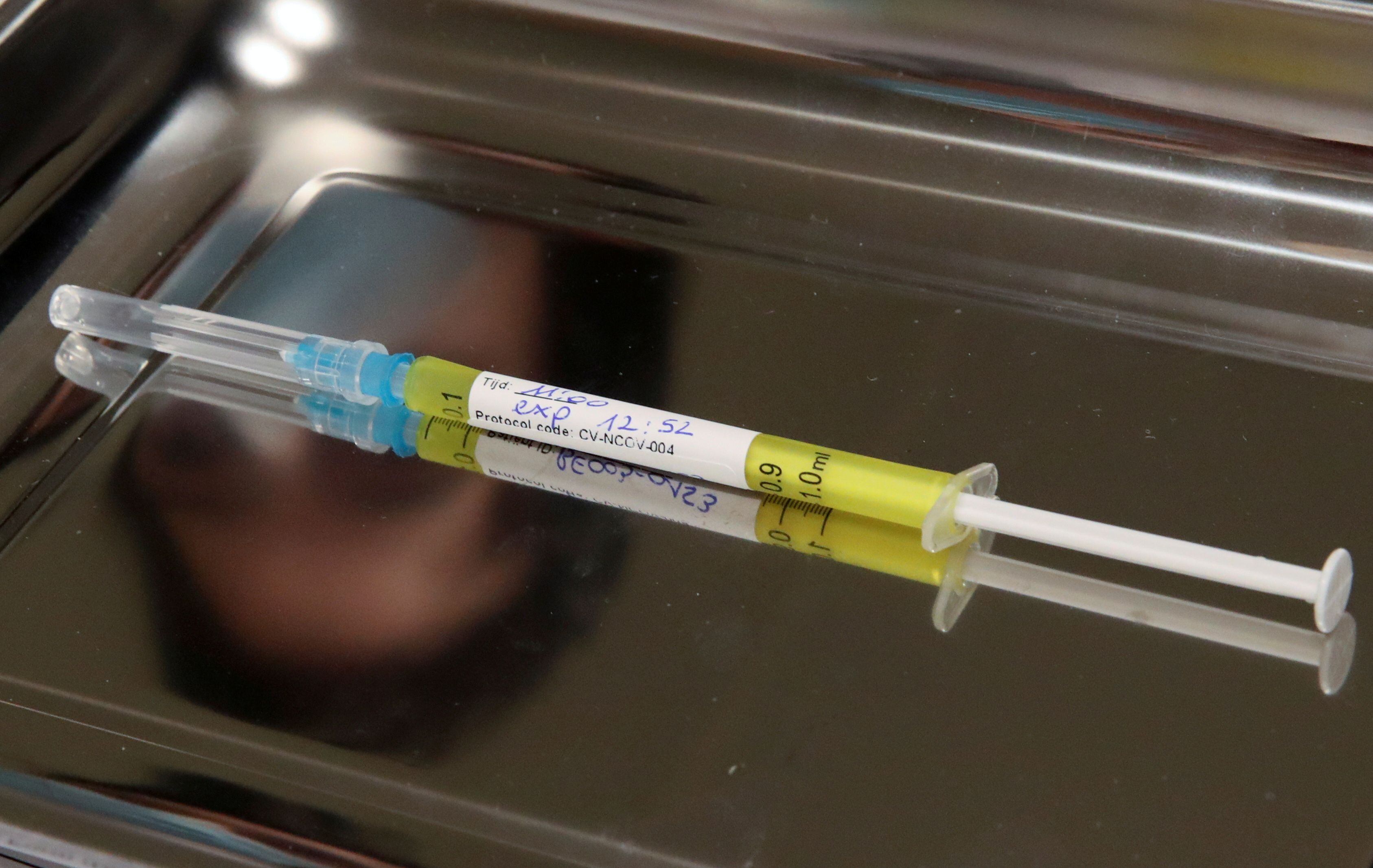 Foto de archivo ilustrativa de una vacuna de CureVac para el COVID-19  o un placebo en Bruselas. 
Mar 2, 2021. REUTERS/Yves Herman