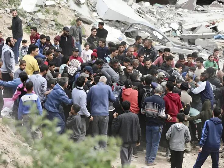 Gaza: Vuelven a matar a gente que esperaba un convoy humanitario tras ataque; reportan decenas de víctimas