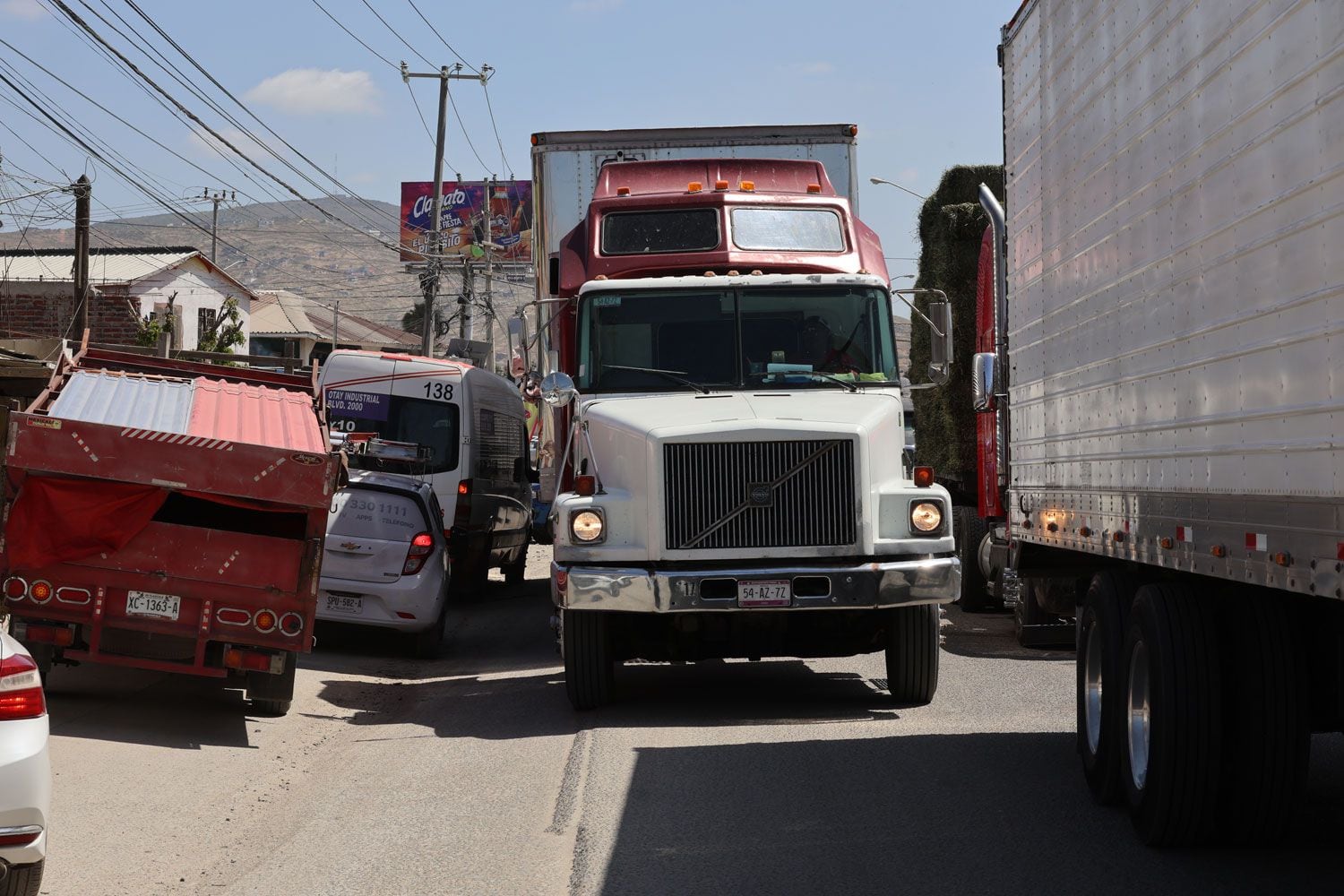 Por lo menos mil 800 camiones provenientes del resto del país pudieron haber estado comprometidos.