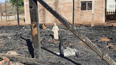 Navojoa: A Jesús se le quema su casa y entre las brasas sólo queda una imagen de San Judas Tadeo