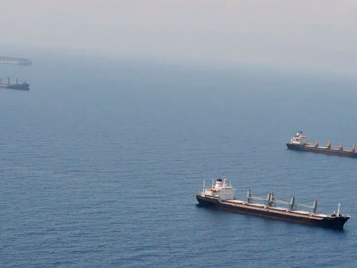 Hutíes atacan barco brasileño tras confundirlo con EU