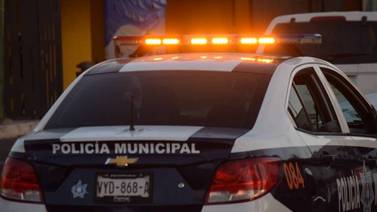 Automóvil se estampa contra cochera de domicilio en colonia Ley 57: Hermosillo