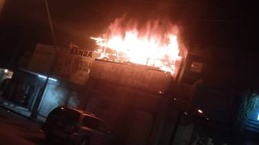 Cuartería y restaurante son afectados por incendio