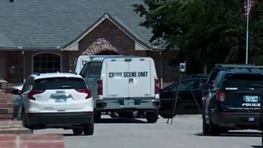 Hombre mata a su esposa y tres hijos antes de quitarse la vida en Oklahoma; niño encontró los cadáveres