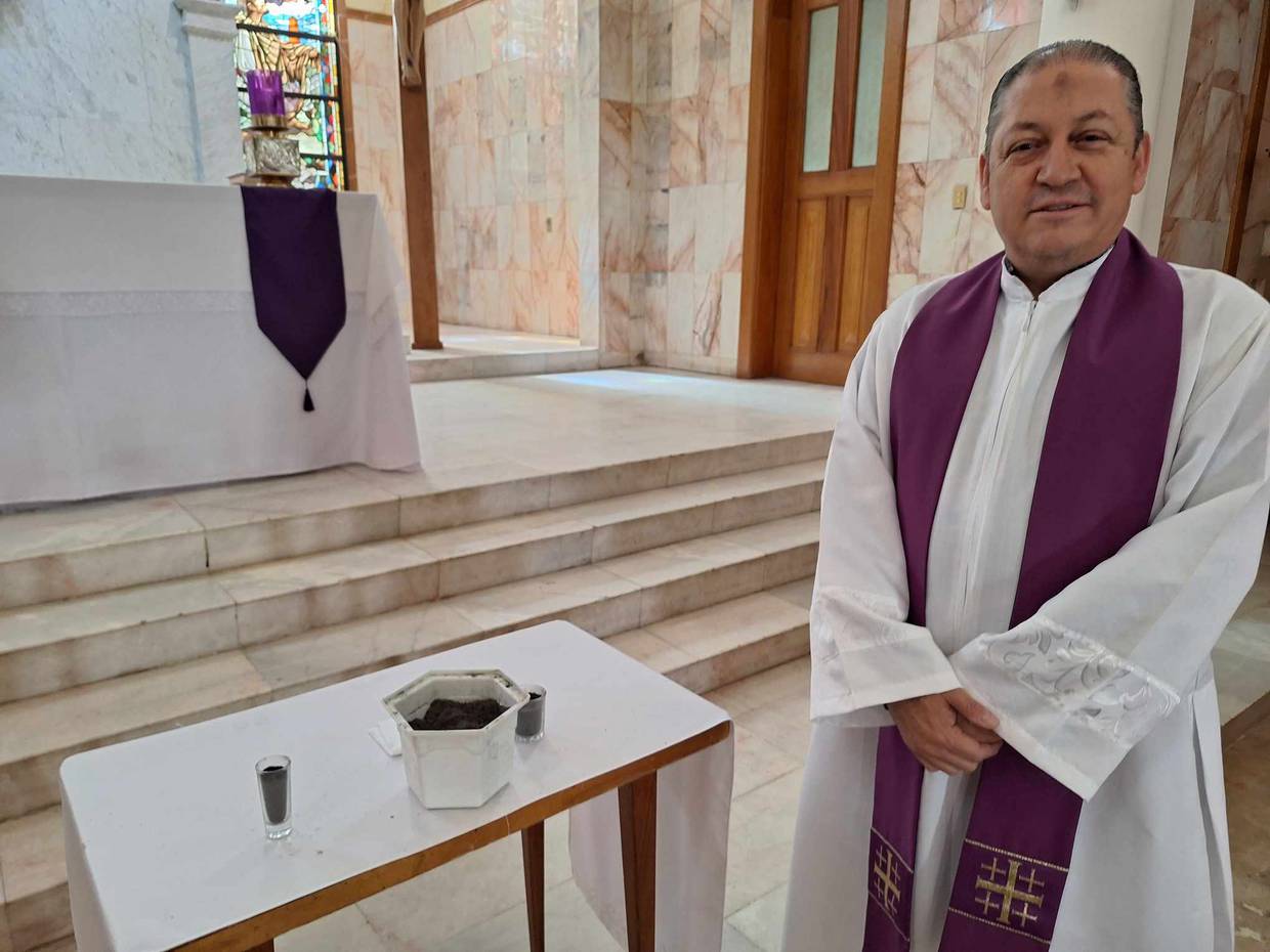 Mauro Ríoz Leyva, párroco del Santuario de Guadalupe