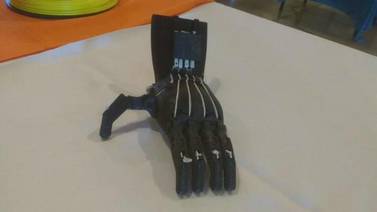 Apoyarán a jóvenes con innovadoras prótesis impresas en 3D