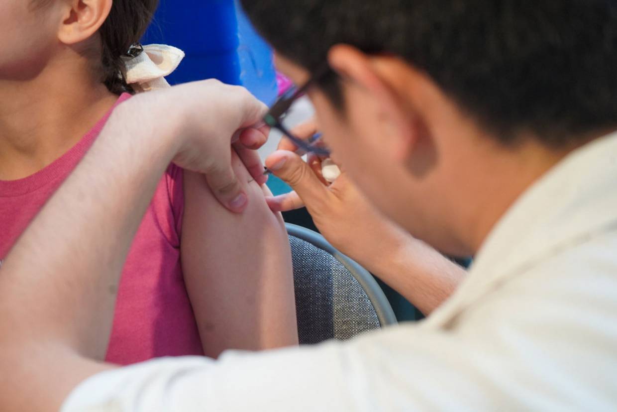 La vacunación se lleva a cabo de manera continua en los Centros de Salud y unidades móviles.