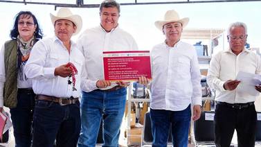 Entrega Gobernador de Sonora infraestructura y equipamiento a pescadores