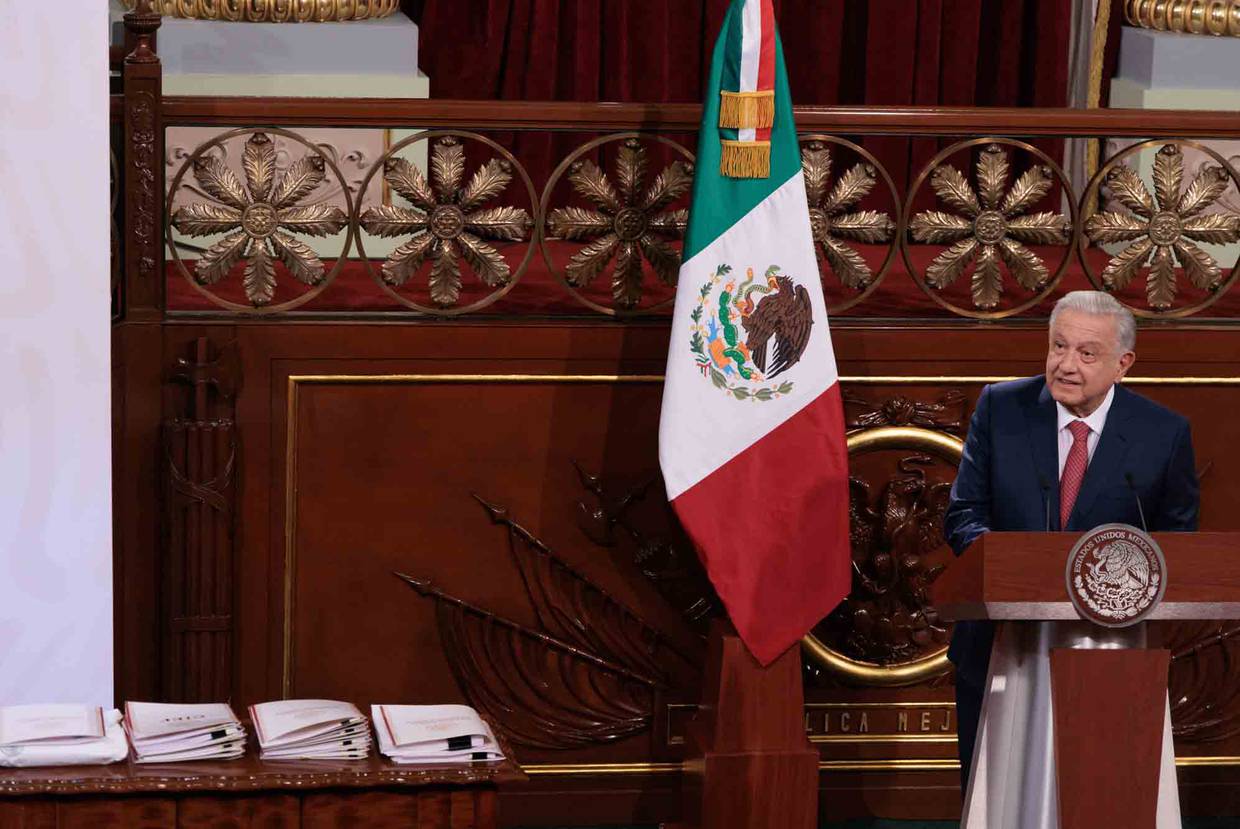 El presidente Andrés Manuel López Obrador detalla las iniciativas enviadas ayer a la Cámara de Diputados.