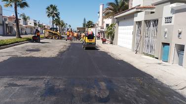 Rehabilitan calles de Ensenada con el Dragón