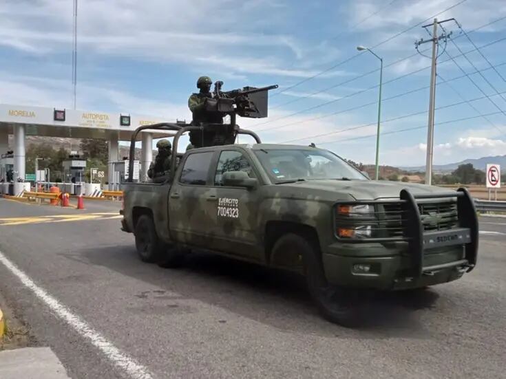 Grupo armado de tres hombres y dos mujeres ataca a militares en Michoacán; logran detenerlos