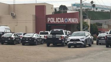 Alcaldesa de Rosarito insistirá que se permita a agentes llevar sus armas de cargo a sus casas