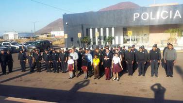 Funcionarios infantiles pasan lista en Policía Municipal en Guaymas