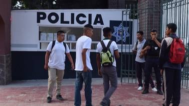 Decomisan navajas y droga con operativos mochila en Tijuana