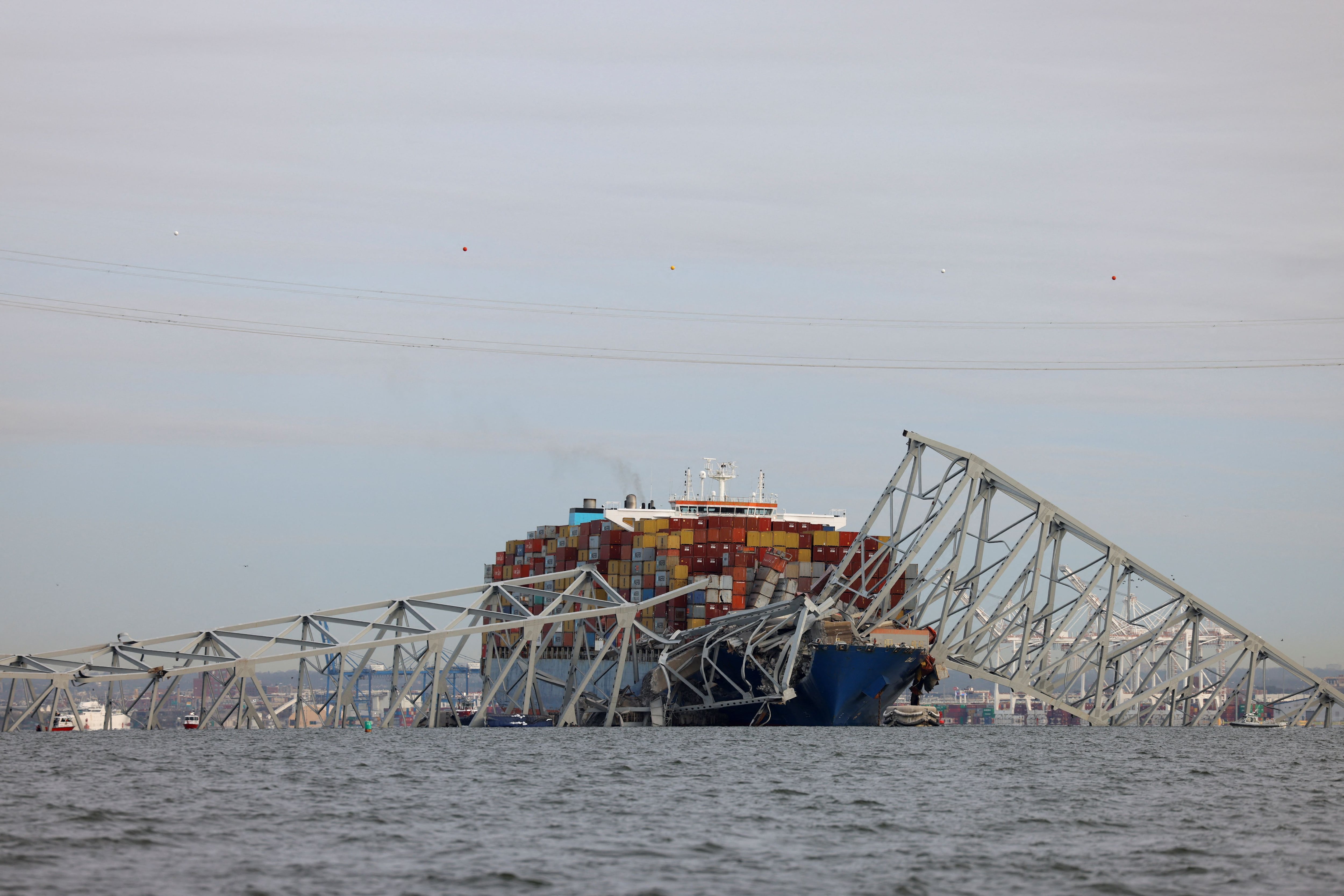 Vista del carguero Dali que chocó contra el puente Francis Scott Key provocando su derrumbe en Baltimore, Maryland, Estados Unidos, 26 de marzo de 2024.  REUTERS/Julia Nikhinson