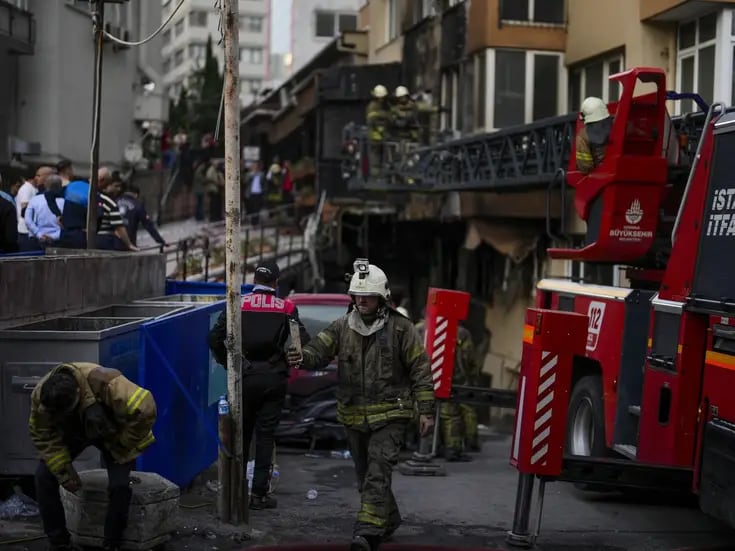 Asciende a 29 el número de muertos tras incendio en discoteca de Estambul