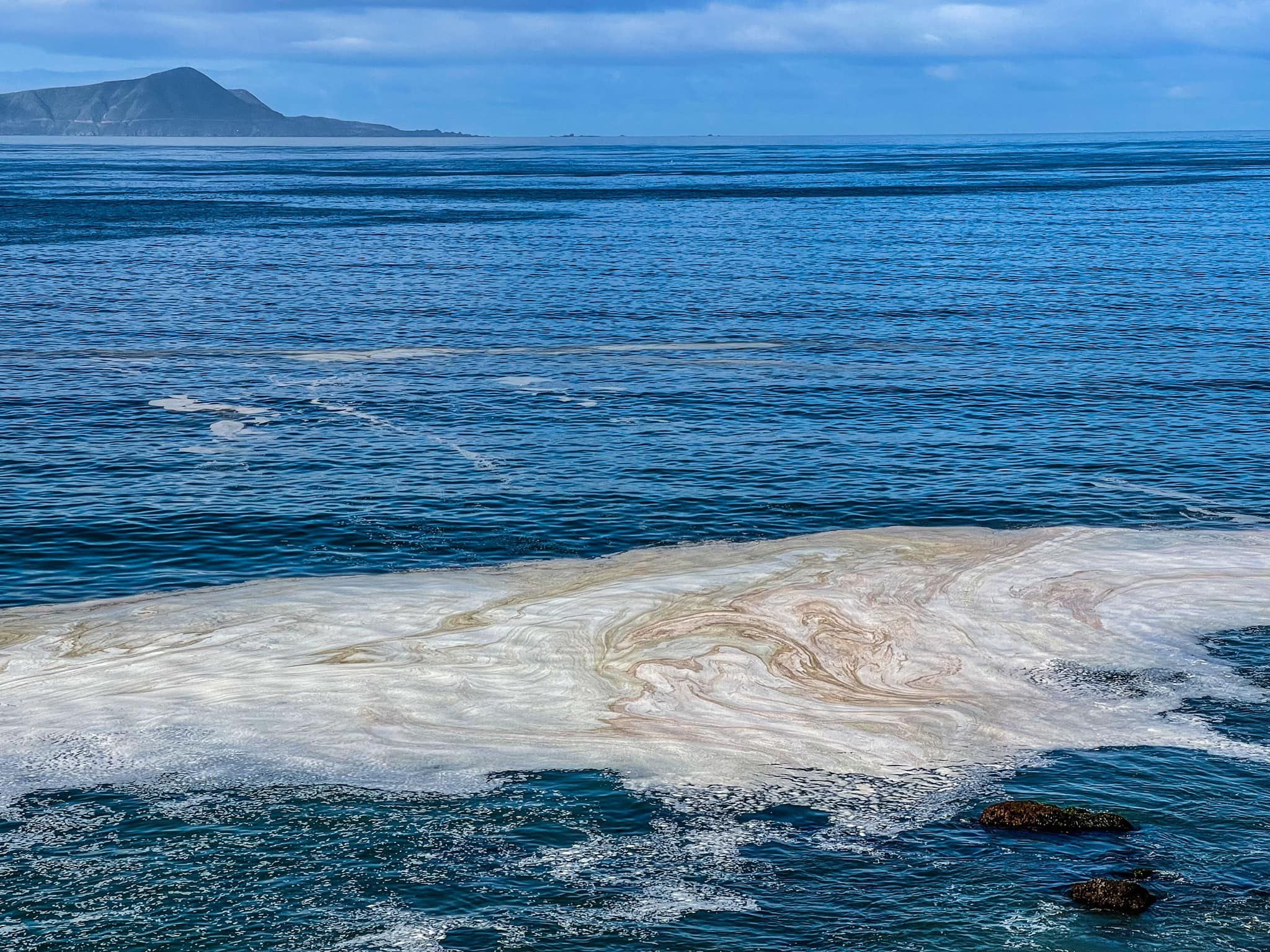 Preocupa agua turbia en el mar de Ensenada