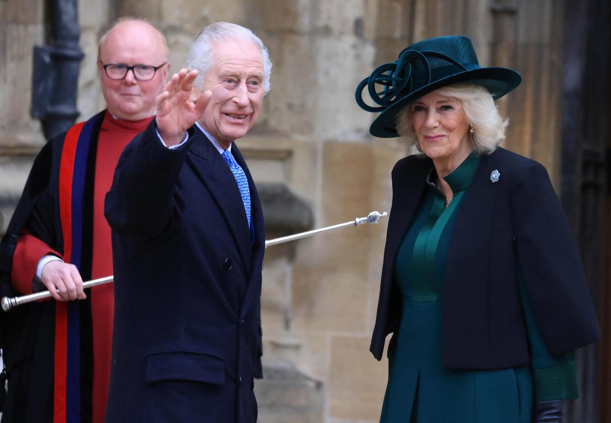 El rey Carlos de Inglaterra y la reina Camilla en la misa de Pascua, este domingo. | Crédito: EFE