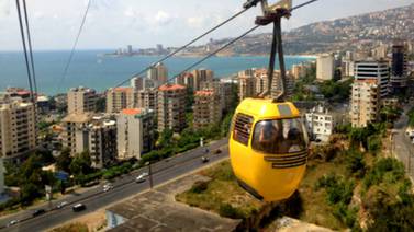 30 personas quedan atrapadas en teleférico libanés tras falla técnica