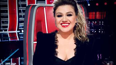 Kelly Clarkson confesó que una vez tuvo que defecar en un bote de basura antes de salir al escenario