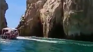 Video: Grupo de turistas cae al mar durante su travesía en Los Cabos