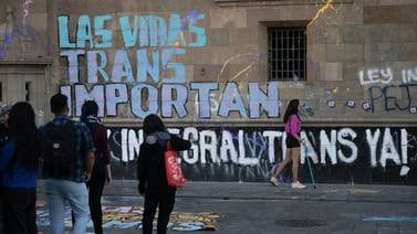 Protestan en el Palacio Nacional de México tras el asesinato de Samantha Fonseca