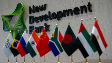 Miembros del BRICS buscan orientación sobre una nueva moneda compartida